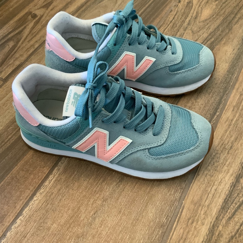 New Balance 574 Sneakers in Blue and Pink - Picture 4 of 8